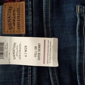 Levi's signature pull on super skinny jeans size 6/28w